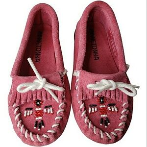 Minnetonka Thunderbird 10 Girls Moccasin Native American Beaded Leather Hot Pink